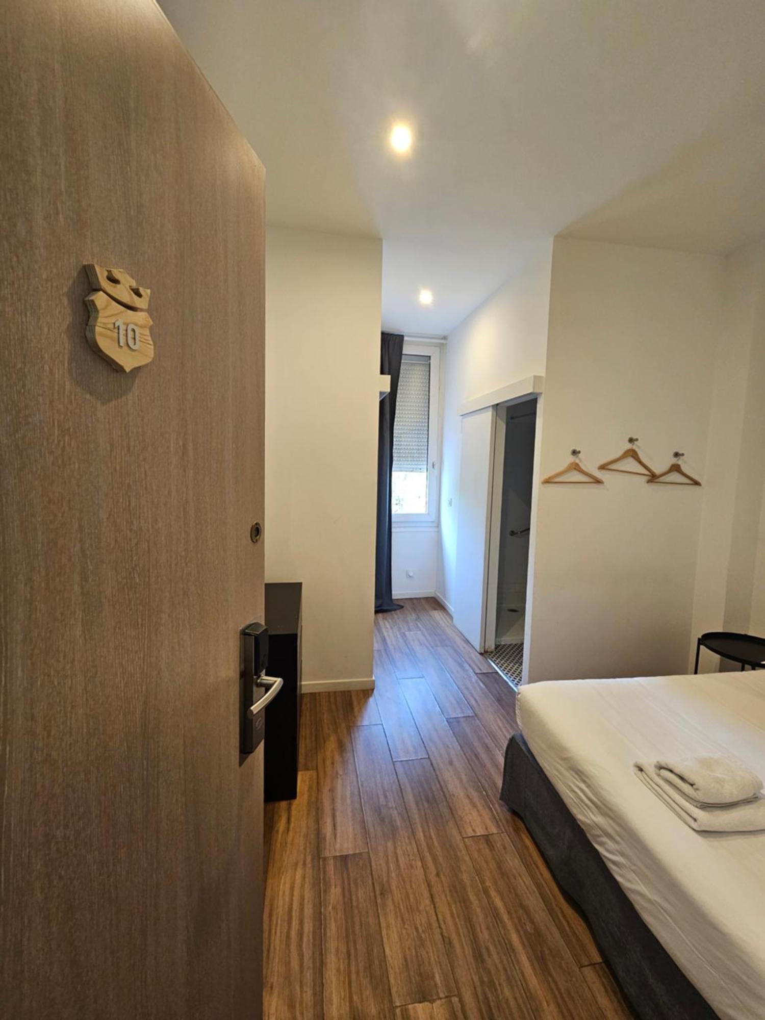D'angleterre, 3* Salon-de-Provence